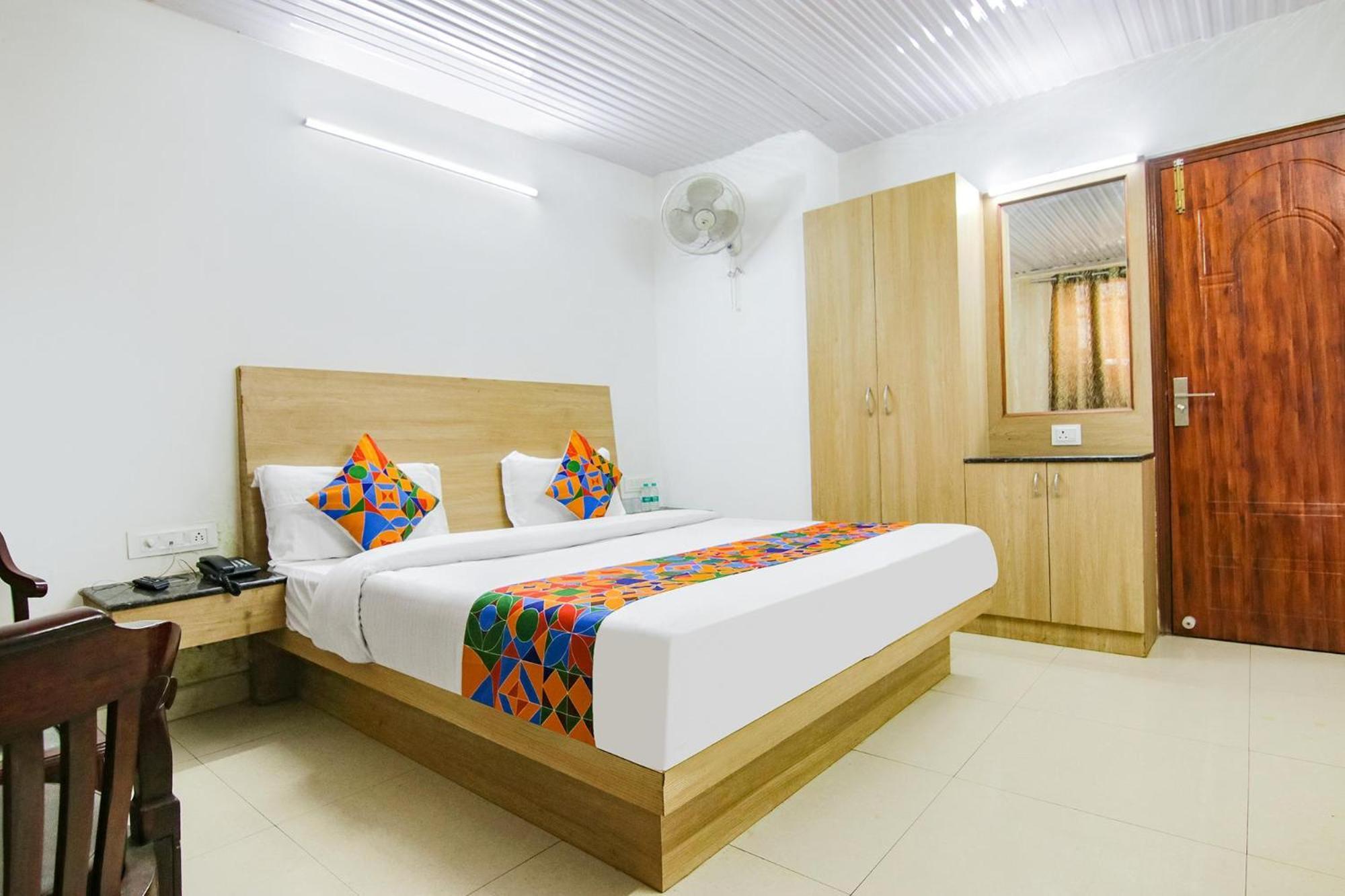 מוסורי Fabexpress Kalsia Homestay - Nr Radha Krishna Mandir מראה חיצוני תמונה