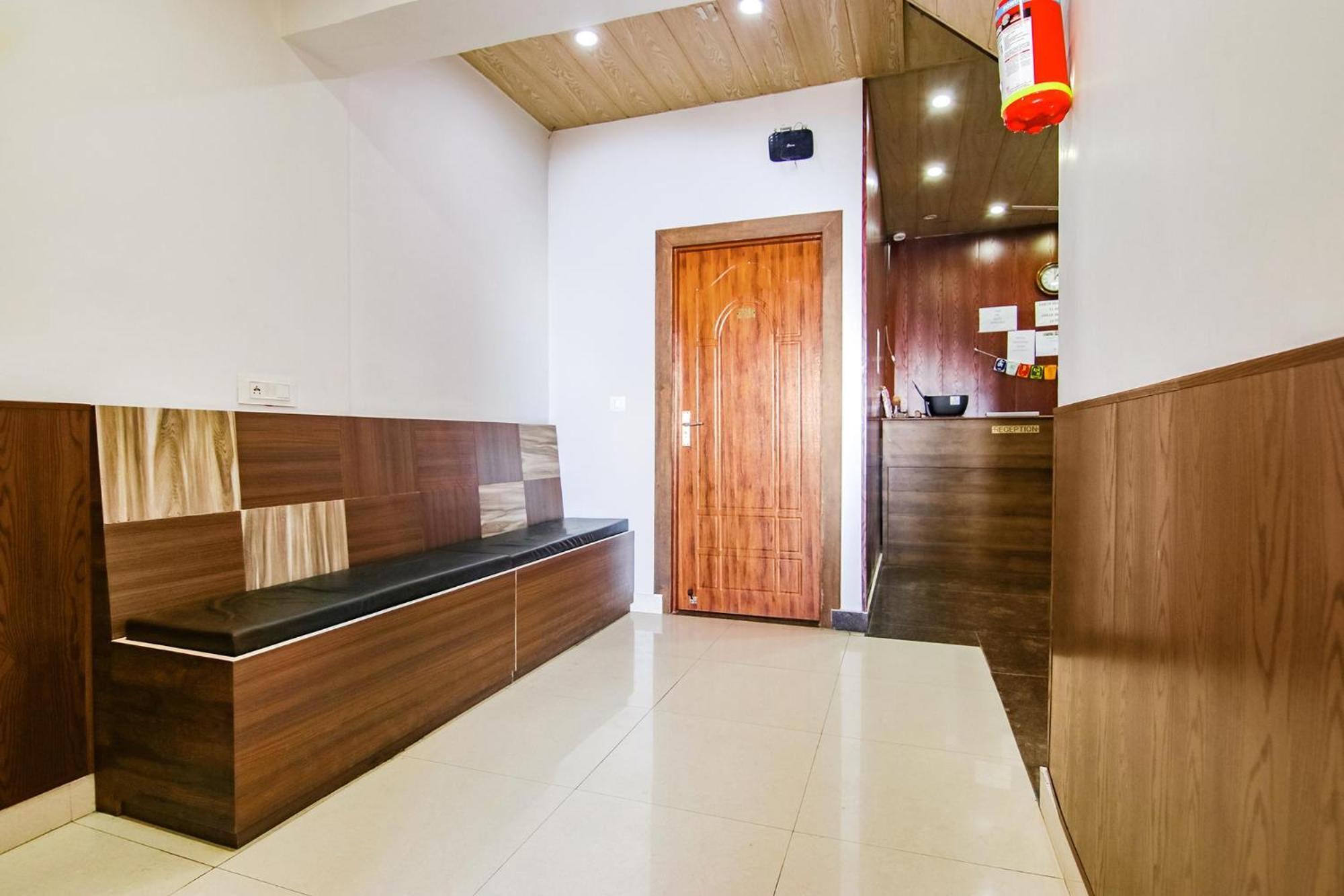 מוסורי Fabexpress Kalsia Homestay - Nr Radha Krishna Mandir מראה חיצוני תמונה