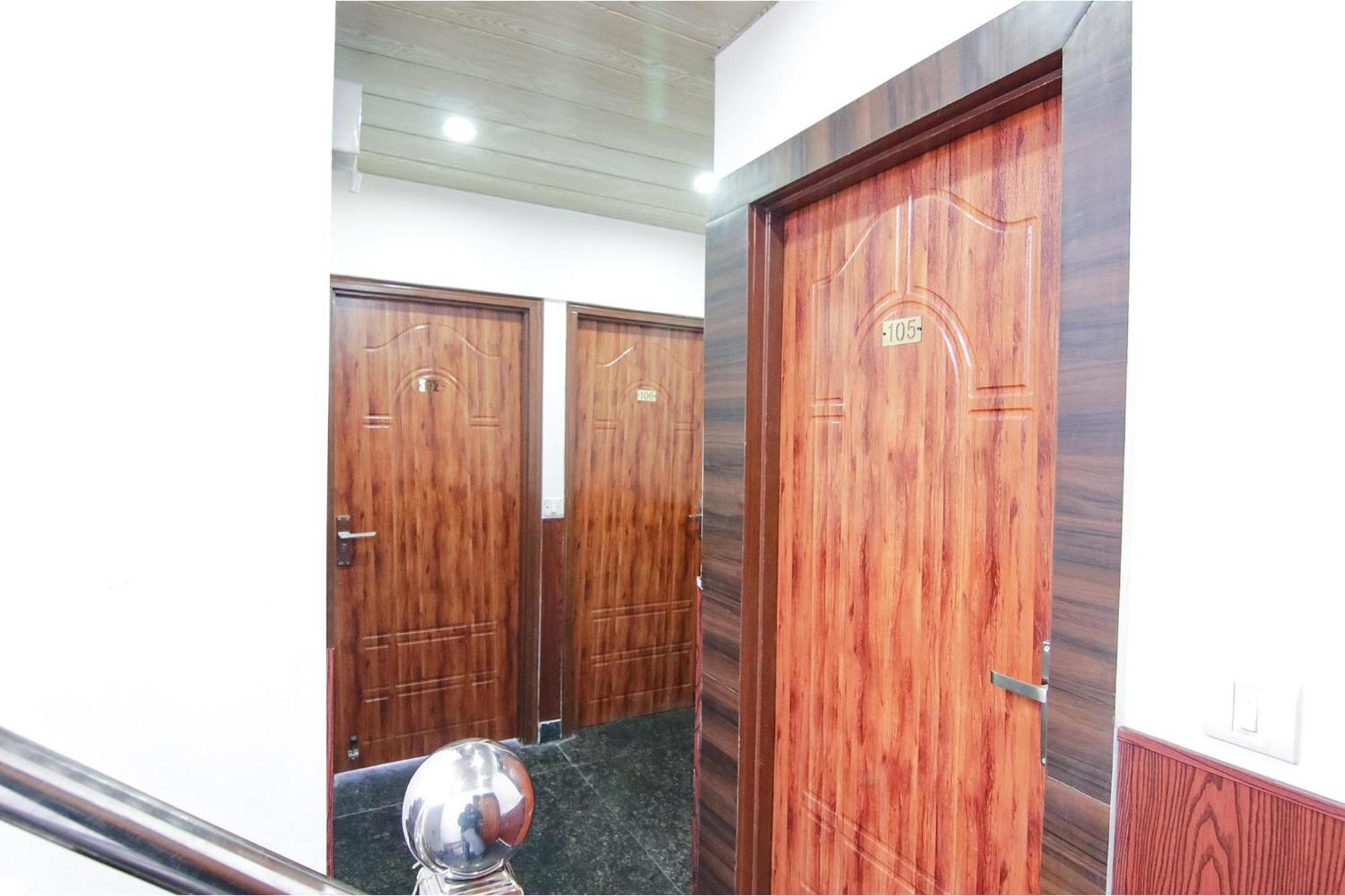 מוסורי Fabexpress Kalsia Homestay - Nr Radha Krishna Mandir מראה חיצוני תמונה