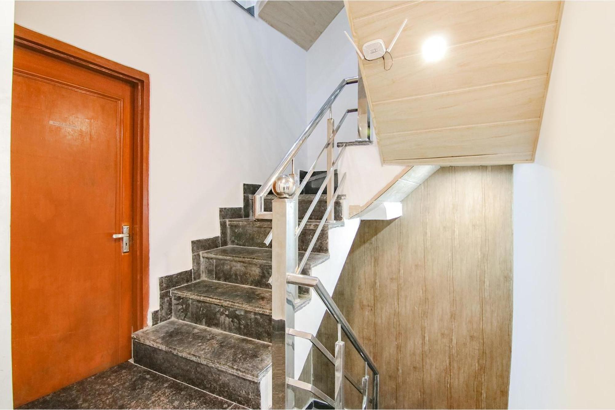 מוסורי Fabexpress Kalsia Homestay - Nr Radha Krishna Mandir מראה חיצוני תמונה