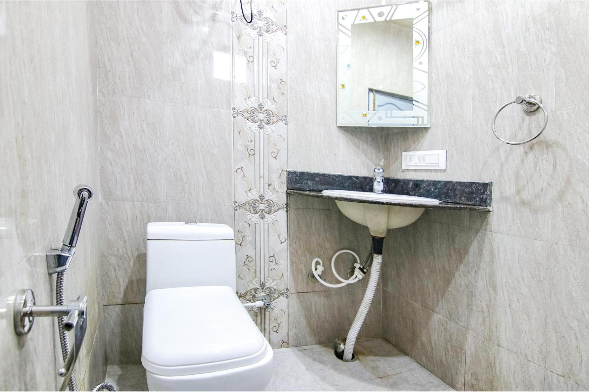 מוסורי Fabexpress Kalsia Homestay - Nr Radha Krishna Mandir מראה חיצוני תמונה