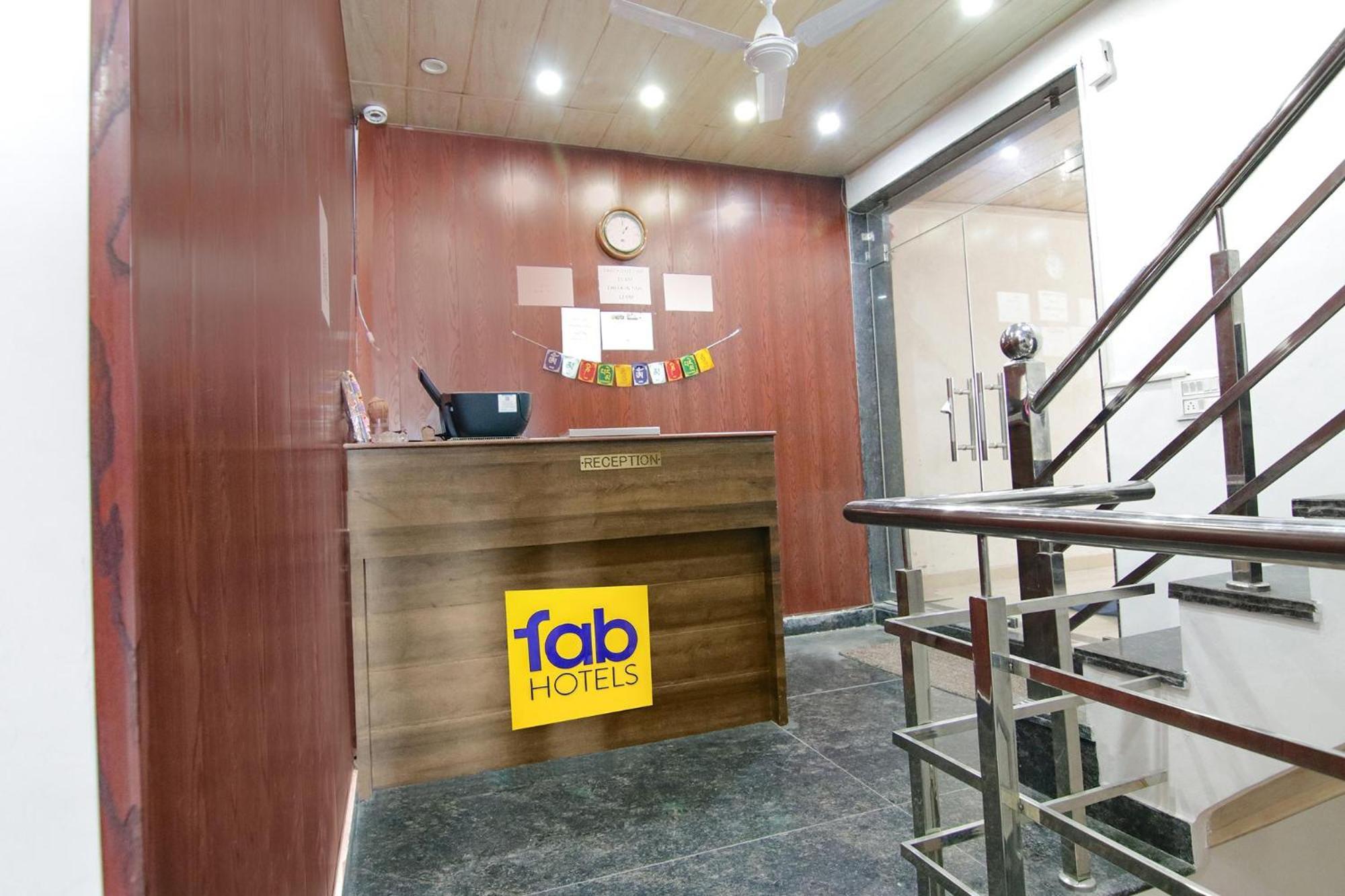 מוסורי Fabexpress Kalsia Homestay - Nr Radha Krishna Mandir מראה חיצוני תמונה