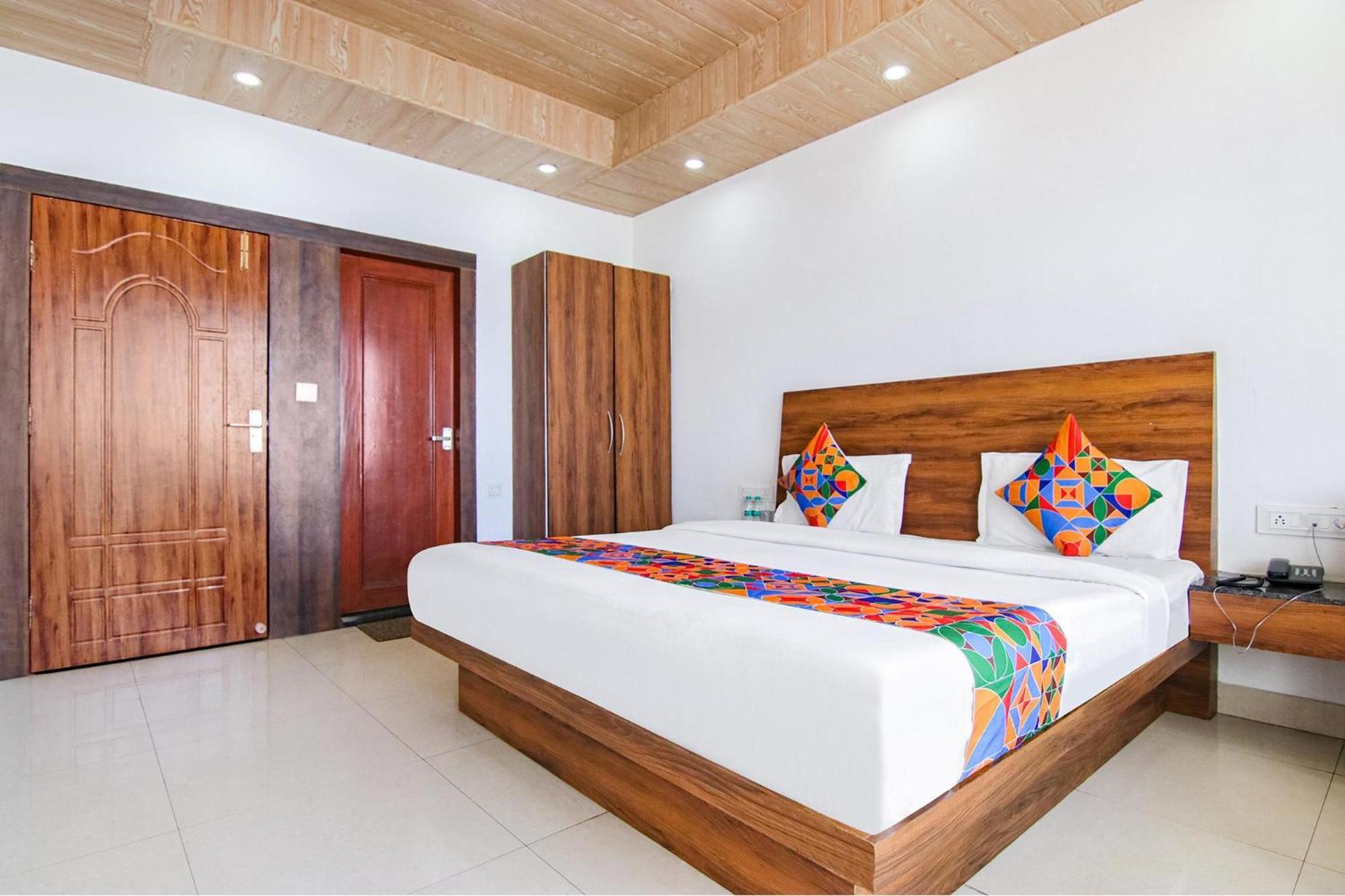 מוסורי Fabexpress Kalsia Homestay - Nr Radha Krishna Mandir מראה חיצוני תמונה