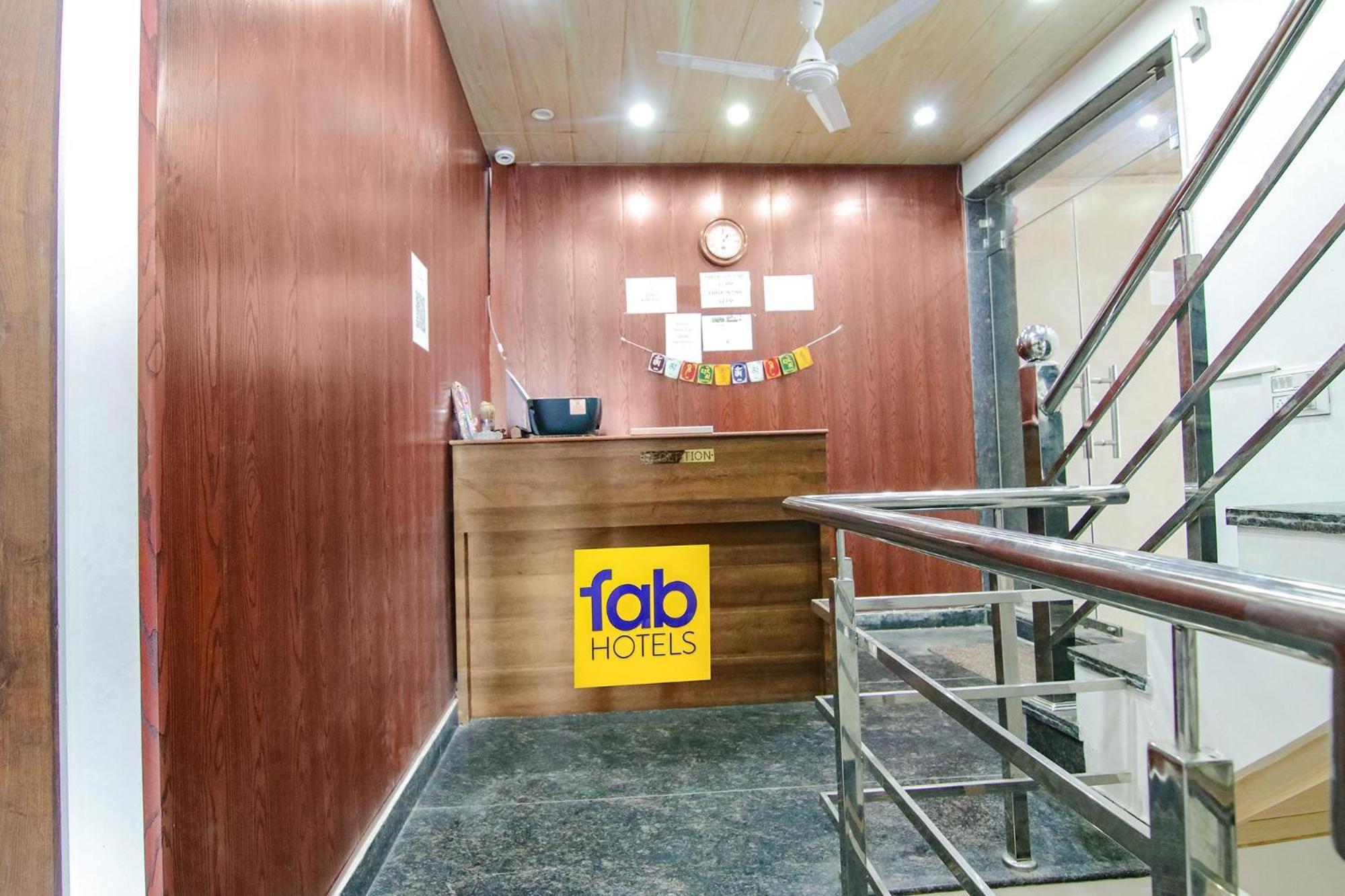 מוסורי Fabexpress Kalsia Homestay - Nr Radha Krishna Mandir מראה חיצוני תמונה